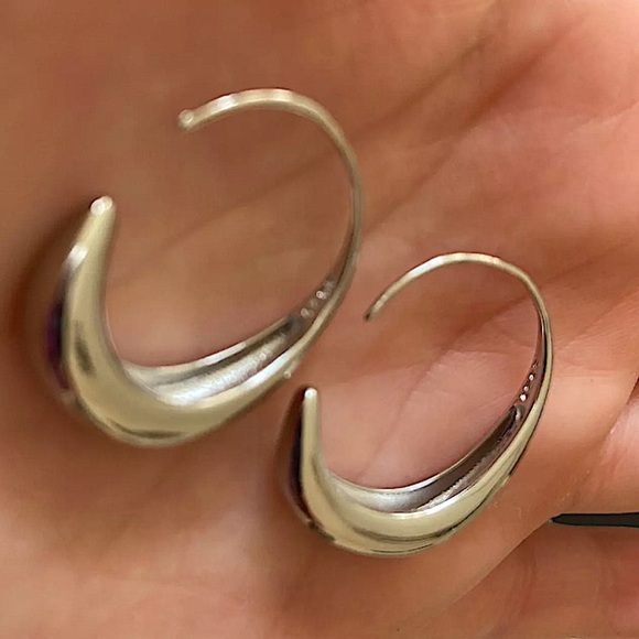 STERLING SILVER HOOP MINIMALIST EARRINGS - Picture 5 of 9